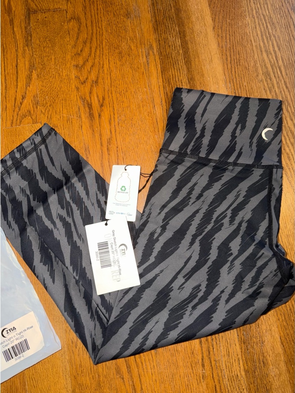 Zyia gray sketch Capri light n tight